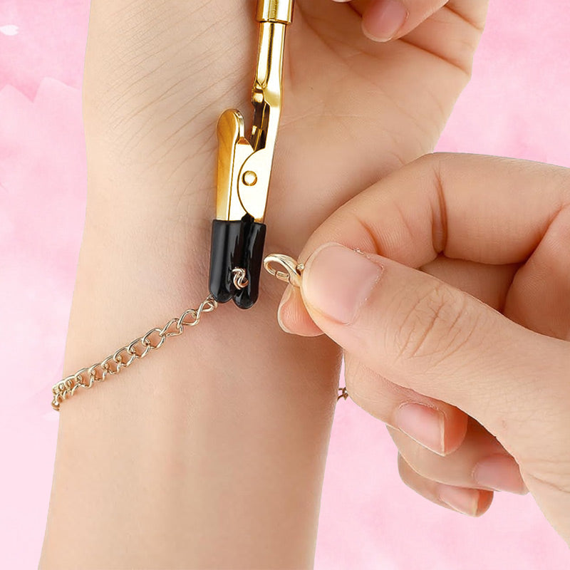 Portable Bracelet Clasp Tool – Easy Jewelry Closing Helper